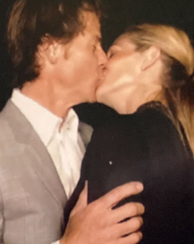 Джулия Робертс с мужем целуются
