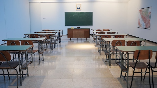 Пустая школа