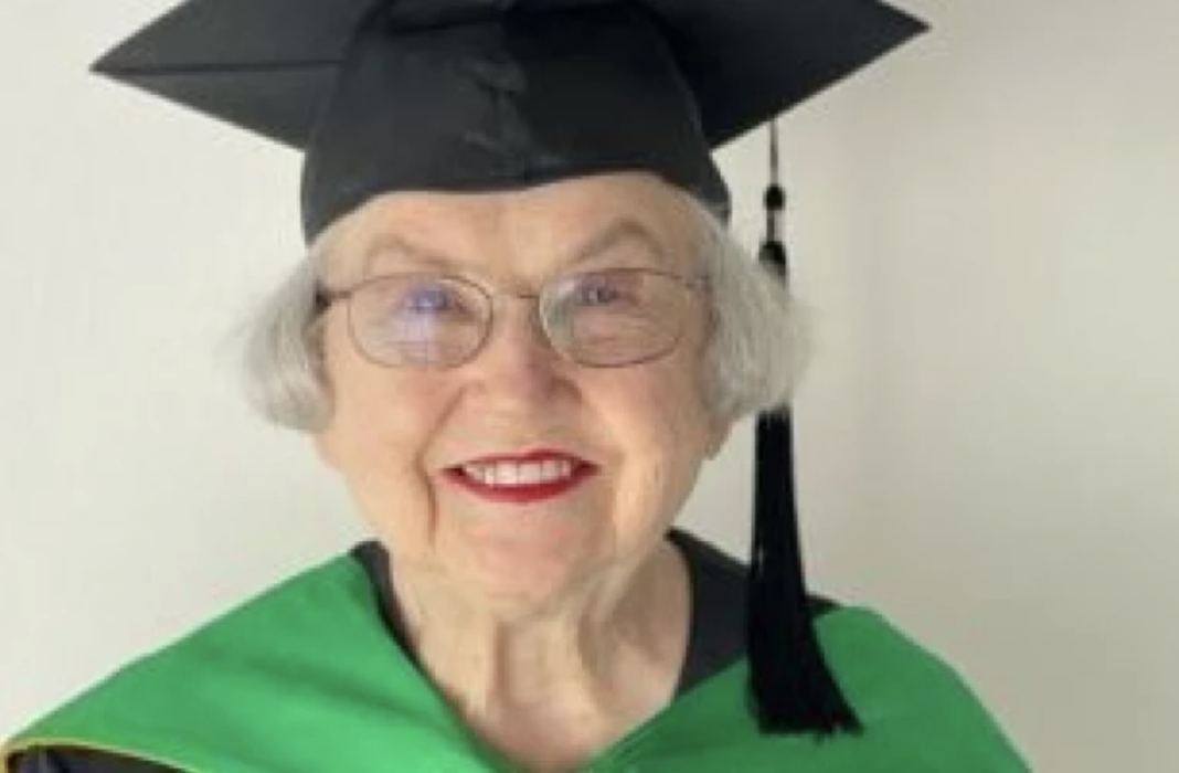 Учиться никогда не поздно: История 90-летней студентки