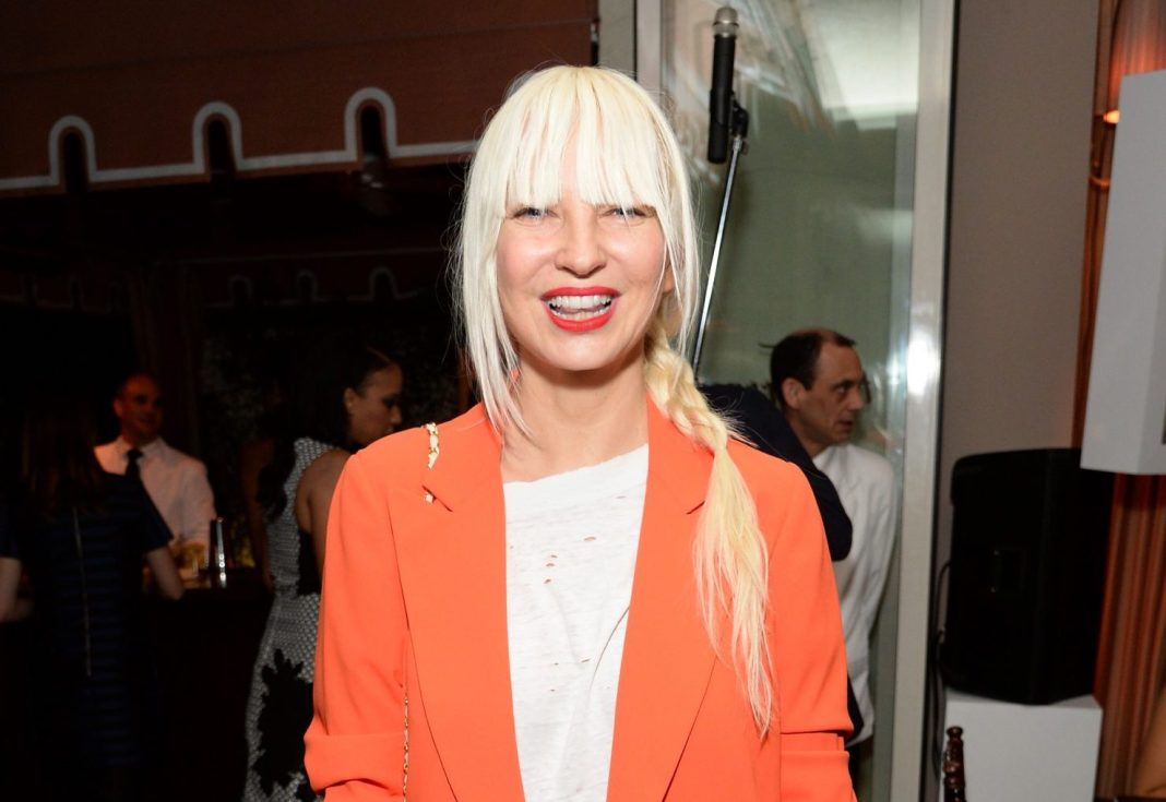 48-летняя певица Sia стала мамой